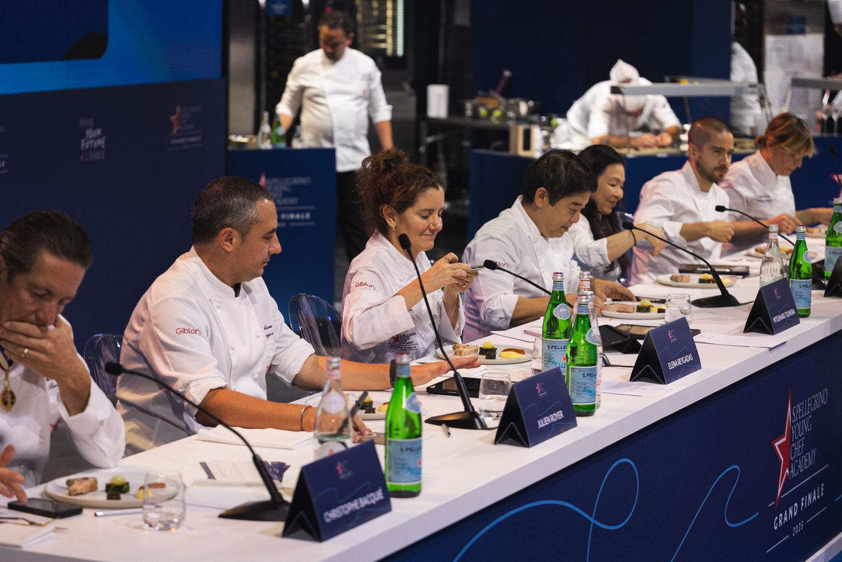 The Grand Jury tastes KyongHo Daniel Choi’s dish. Michael Gardenia